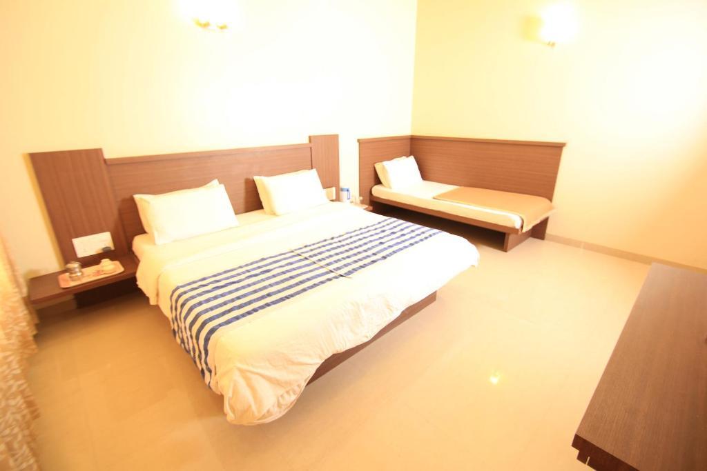Hotel Sai Smaran 쉬르디 객실 사진