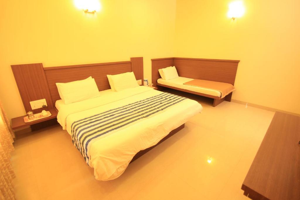 Hotel Sai Smaran 쉬르디 객실 사진